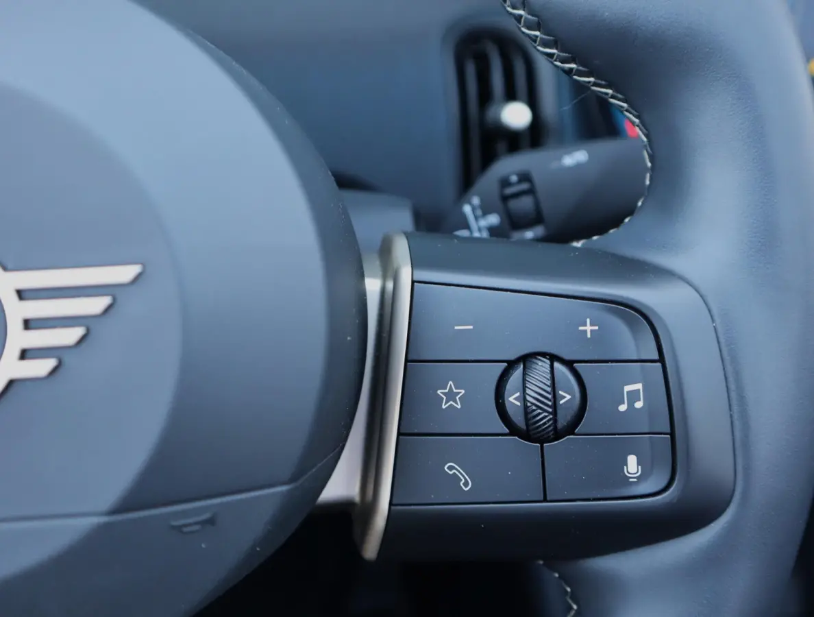 2.0 C Classic M | Camera | Carplay | HUD | 17 Inch | Stoel en Stuurverwarming