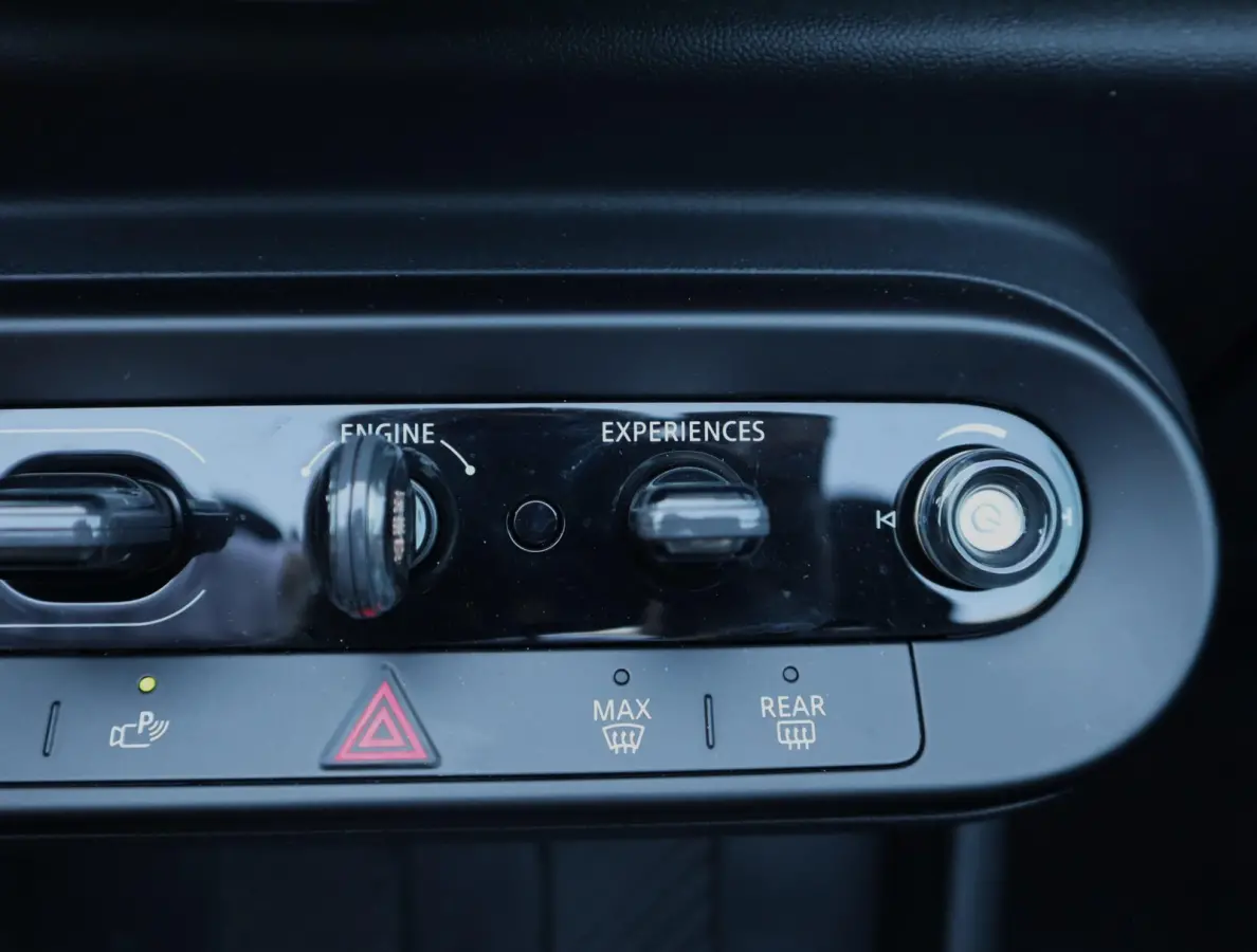 2.0 C Classic M | Camera | Carplay | HUD | 17 Inch | Stoel en Stuurverwarming