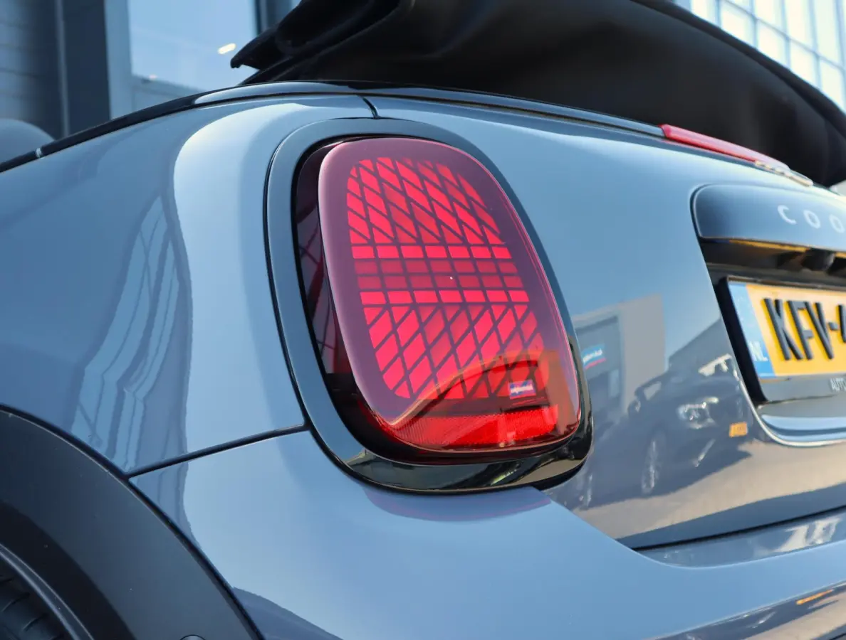2.0 C Classic M | Camera | Carplay | HUD | 17 Inch | Stoel en Stuurverwarming