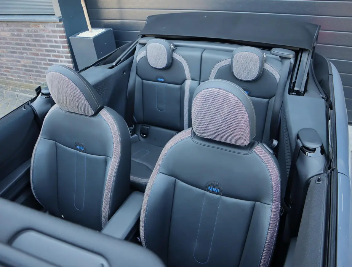 2.0 C Classic M | Camera | Carplay | HUD | 17 Inch | Stoel en Stuurverwarming