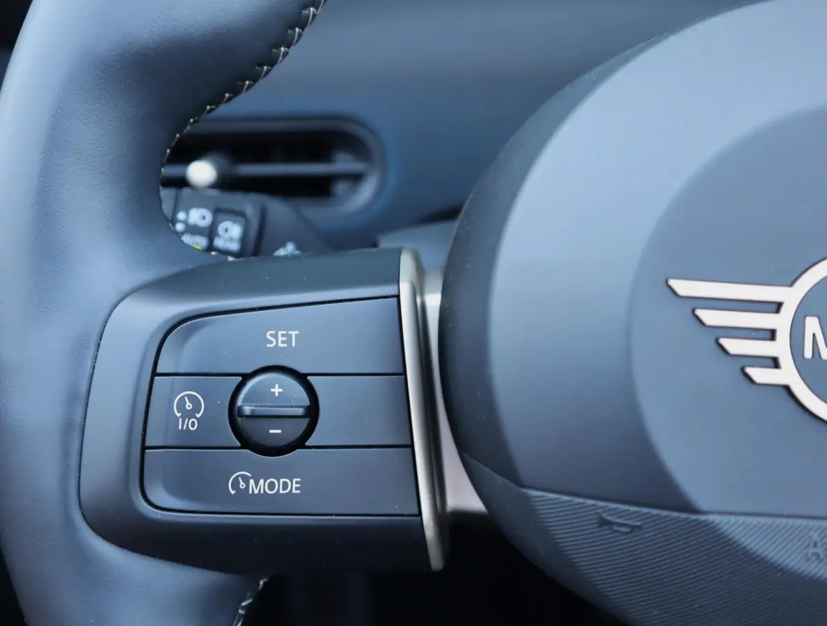 2.0 C Classic M | Camera | Carplay | HUD | 17 Inch | Stoel en Stuurverwarming