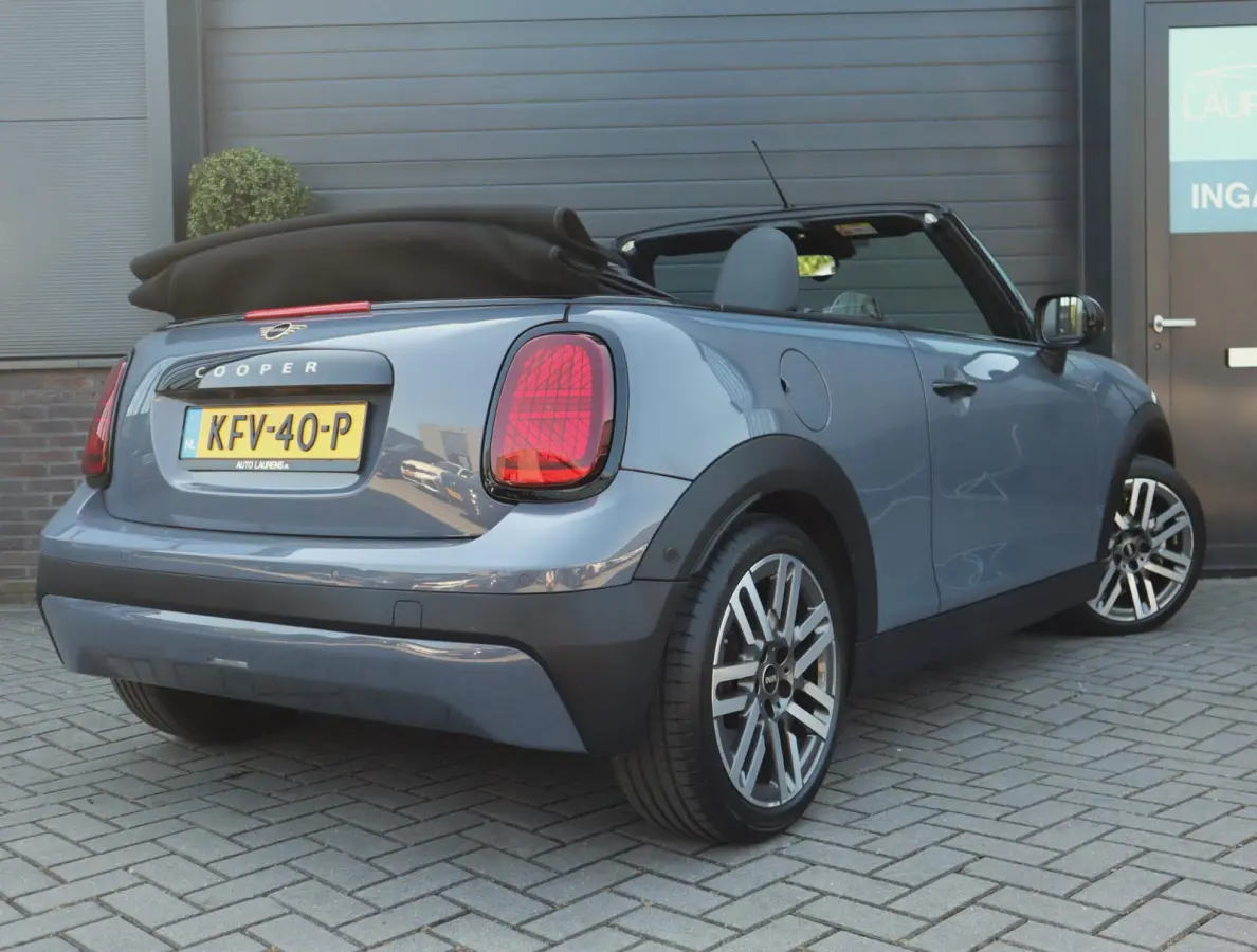 2.0 C Classic M | Camera | Carplay | HUD | 17 Inch | Stoel en Stuurverwarming