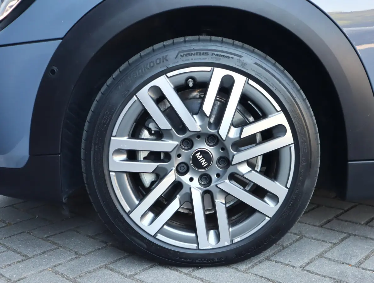 2.0 C Classic M | Camera | Carplay | HUD | 17 Inch | Stoel en Stuurverwarming