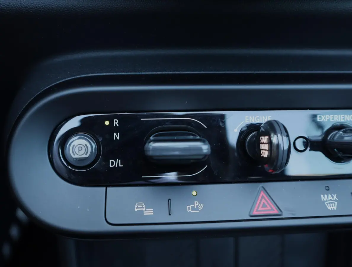 2.0 C Favoured | HUD | Camera | Carplay | Leer | Stoel en Stuurverwarming | 18 Inch