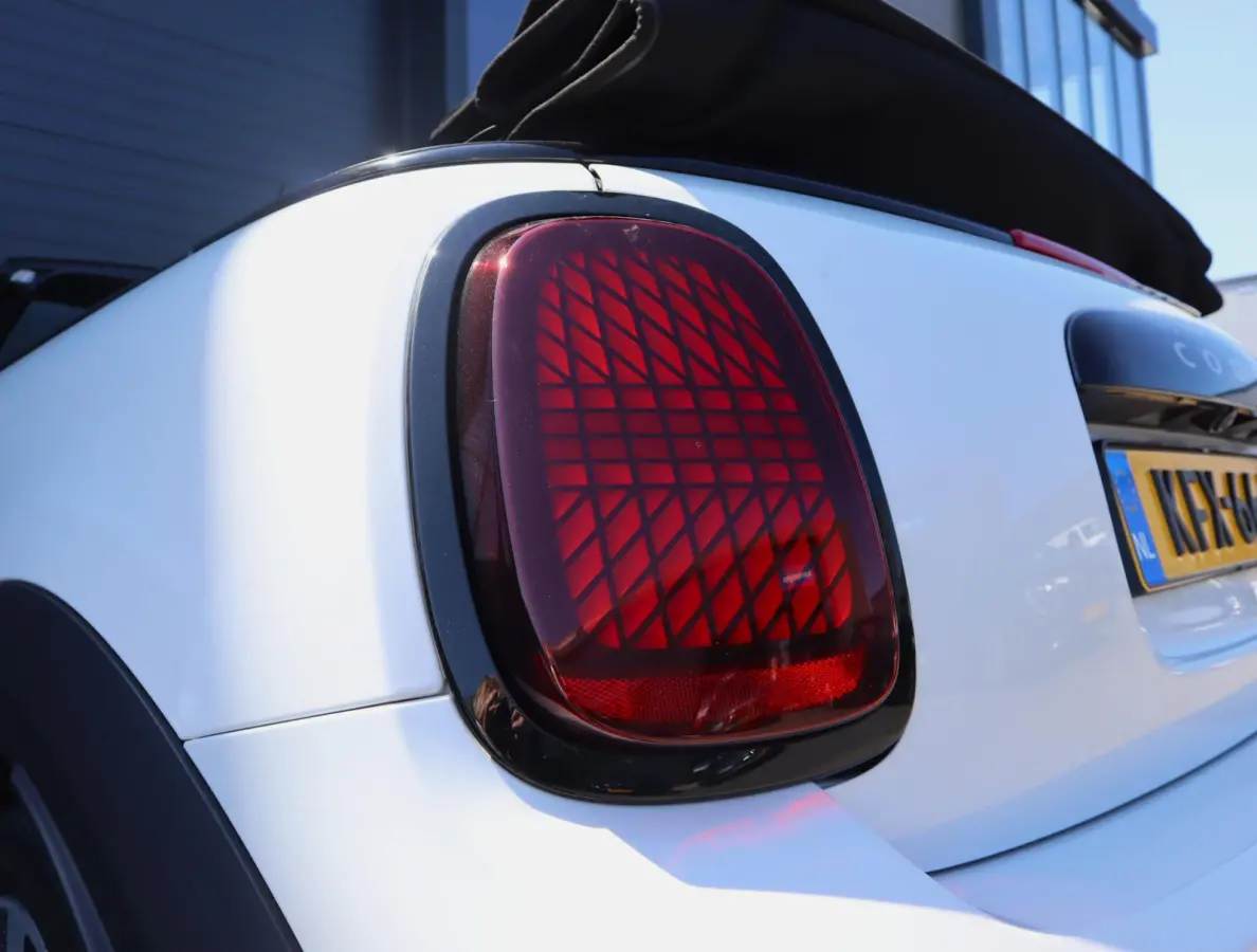 2.0 C Favoured | HUD | Camera | Carplay | Leer | Stoel en Stuurverwarming | 18 Inch