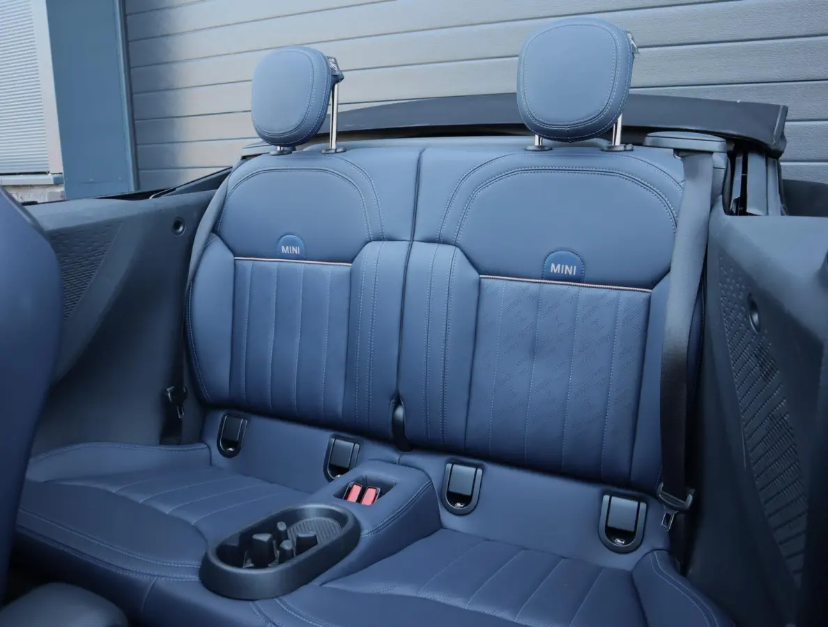 2.0 C Favoured | HUD | Camera | Carplay | Leer | Stoel en Stuurverwarming | 18 Inch