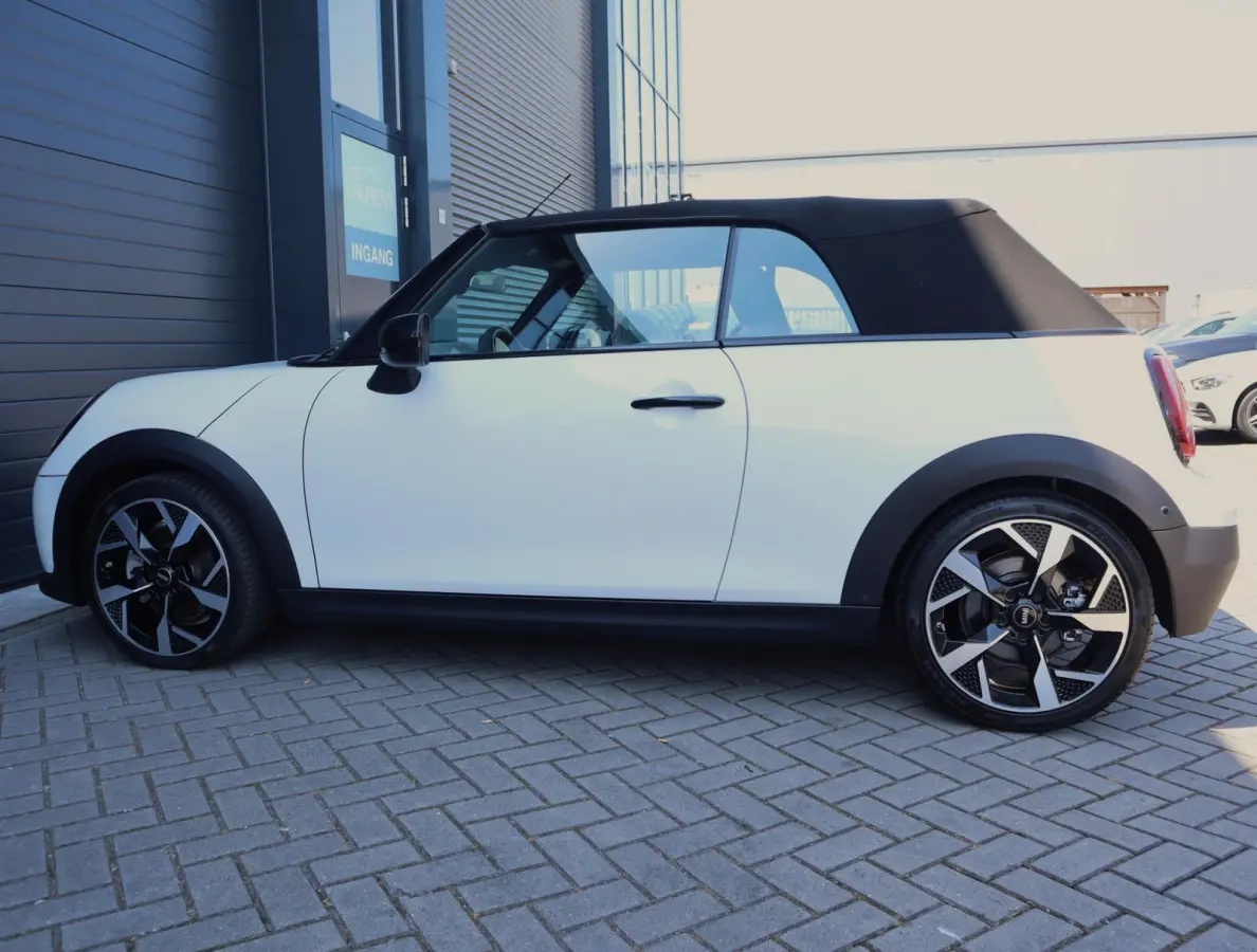 2.0 C Favoured | HUD | Camera | Carplay | Leer | Stoel en Stuurverwarming | 18 Inch