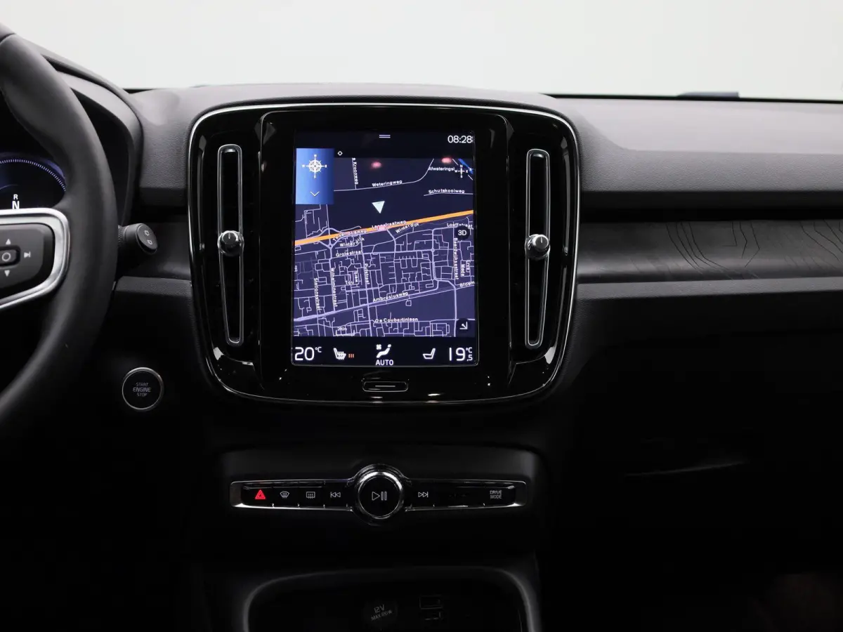 T4 PHEV Plus Dark Design Aut. | APPLE CARPLAY | ANDROID AUTO | HARMAN KARDON | DODEHOEKSENSOREN | LEDEREN BEKLEDING | ACHTERUITRIJCAMERA | DAB RADIO | CRUISE CONTROL | STOELVERWARMING | STUU