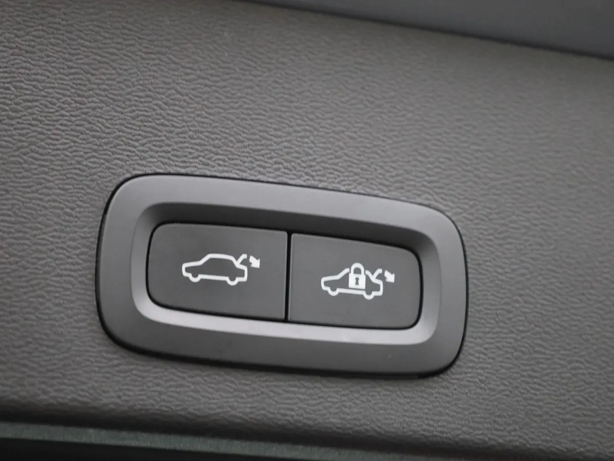 T4 PHEV Plus Dark Design Aut. | APPLE CARPLAY | ANDROID AUTO | HARMAN KARDON | DODEHOEKSENSOREN | LEDEREN BEKLEDING | ACHTERUITRIJCAMERA | DAB RADIO | CRUISE CONTROL | STOELVERWARMING | STUU