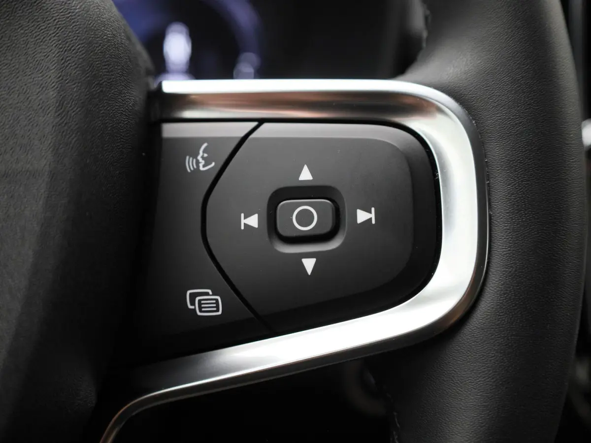 T4 PHEV Plus Dark Design Aut. | APPLE CARPLAY | ANDROID AUTO | HARMAN KARDON | DODEHOEKSENSOREN | LEDEREN BEKLEDING | ACHTERUITRIJCAMERA | DAB RADIO | CRUISE CONTROL | STOELVERWARMING | STUU