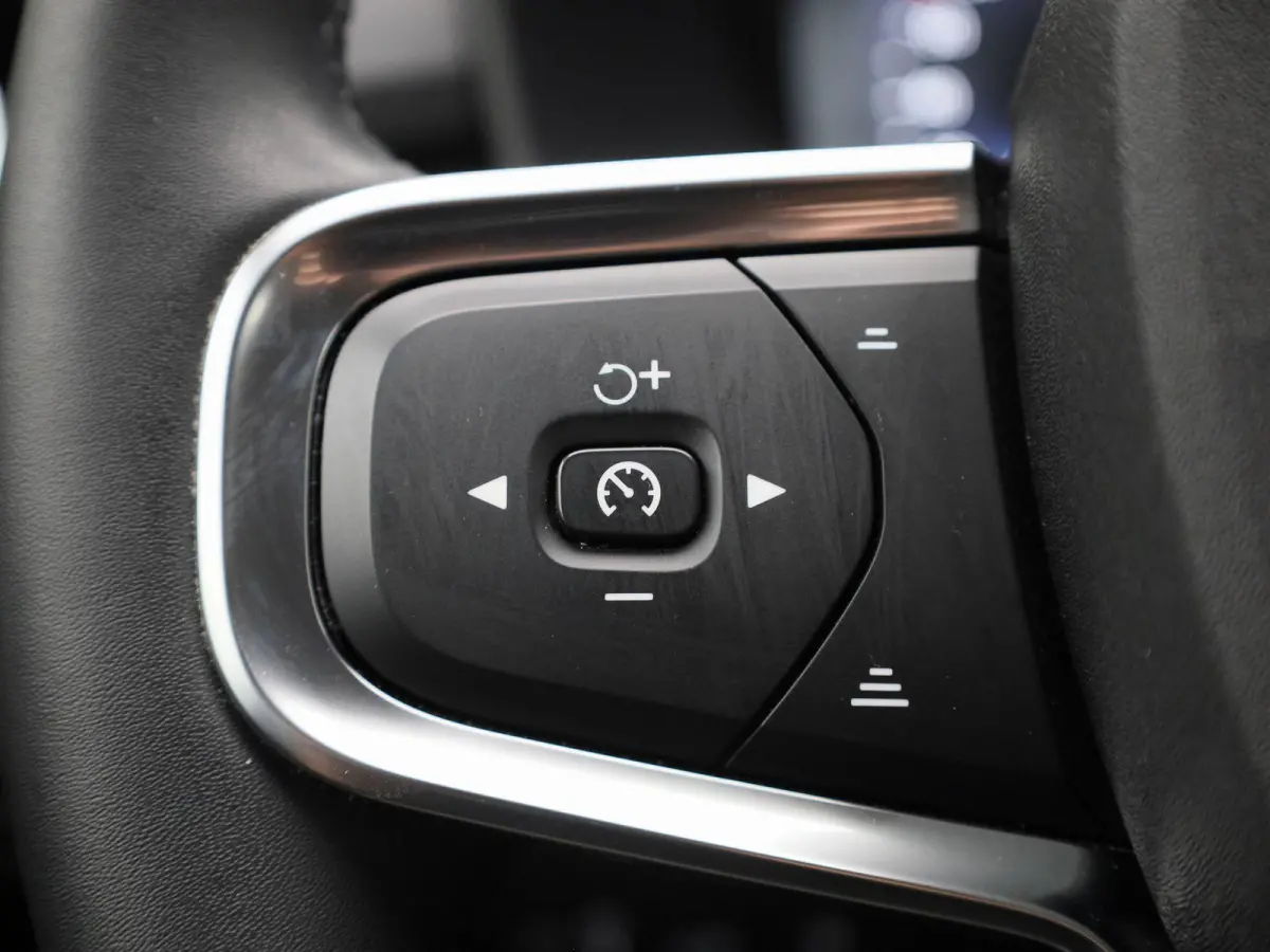 T4 PHEV Plus Dark Design Aut. | APPLE CARPLAY | ANDROID AUTO | HARMAN KARDON | DODEHOEKSENSOREN | LEDEREN BEKLEDING | ACHTERUITRIJCAMERA | DAB RADIO | CRUISE CONTROL | STOELVERWARMING | STUU