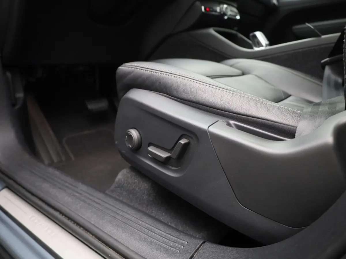 T4 PHEV Plus Dark Design Aut. | APPLE CARPLAY | ANDROID AUTO | HARMAN KARDON | DODEHOEKSENSOREN | LEDEREN BEKLEDING | ACHTERUITRIJCAMERA | DAB RADIO | CRUISE CONTROL | STOELVERWARMING | STUU
