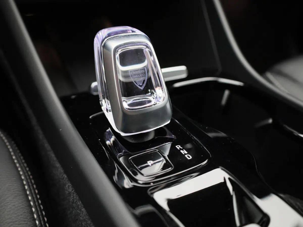 T4 PHEV Plus Dark Design Aut. | APPLE CARPLAY | ANDROID AUTO | HARMAN KARDON | DODEHOEKSENSOREN | LEDEREN BEKLEDING | ACHTERUITRIJCAMERA | DAB RADIO | CRUISE CONTROL | STOELVERWARMING | STUU