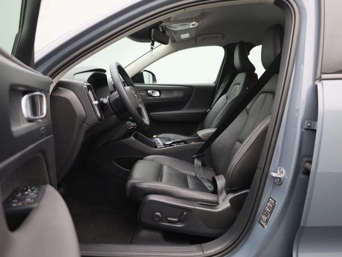 T4 PHEV Plus Dark Design Aut. | APPLE CARPLAY | ANDROID AUTO | HARMAN KARDON | DODEHOEKSENSOREN | LEDEREN BEKLEDING | ACHTERUITRIJCAMERA | DAB RADIO | CRUISE CONTROL | STOELVERWARMING | STUU