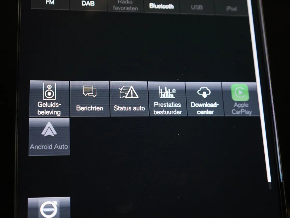 T4 PHEV Plus Dark Design Aut. | APPLE CARPLAY | ANDROID AUTO | HARMAN KARDON | DODEHOEKSENSOREN | LEDEREN BEKLEDING | ACHTERUITRIJCAMERA | DAB RADIO | CRUISE CONTROL | STOELVERWARMING | STUU