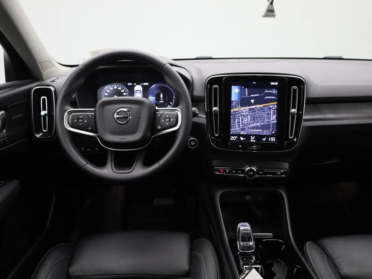 T4 PHEV Plus Dark Design Aut. | APPLE CARPLAY | ANDROID AUTO | HARMAN KARDON | DODEHOEKSENSOREN | LEDEREN BEKLEDING | ACHTERUITRIJCAMERA | DAB RADIO | CRUISE CONTROL | STOELVERWARMING | STUU