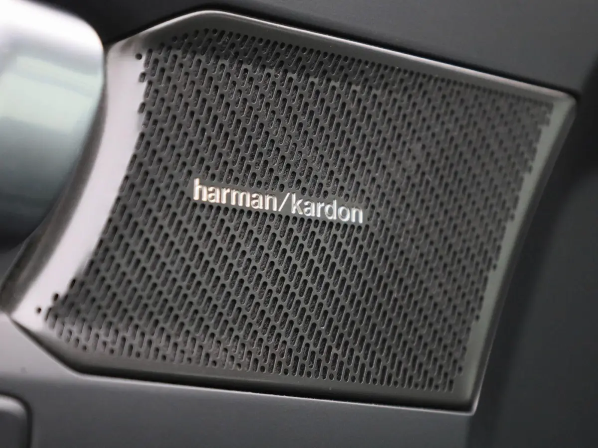 T4 PHEV Plus Dark Design Aut. | APPLE CARPLAY | ANDROID AUTO | HARMAN KARDON | DODEHOEKSENSOREN | LEDEREN BEKLEDING | ACHTERUITRIJCAMERA | DAB RADIO | CRUISE CONTROL | STOELVERWARMING | STUU