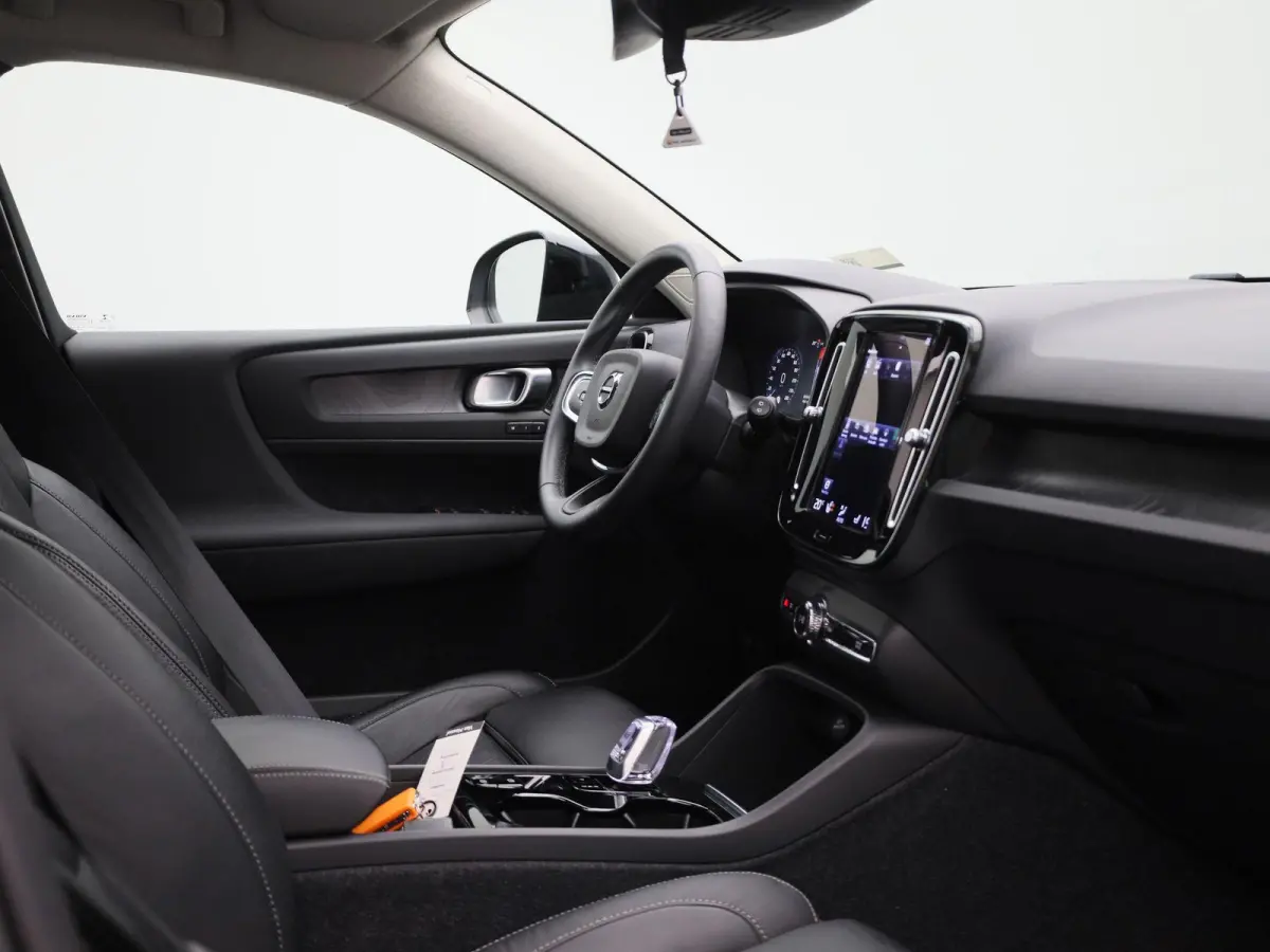 T4 PHEV Plus Dark Design Aut. | APPLE CARPLAY | ANDROID AUTO | HARMAN KARDON | DODEHOEKSENSOREN | LEDEREN BEKLEDING | ACHTERUITRIJCAMERA | DAB RADIO | CRUISE CONTROL | STOELVERWARMING | STUU