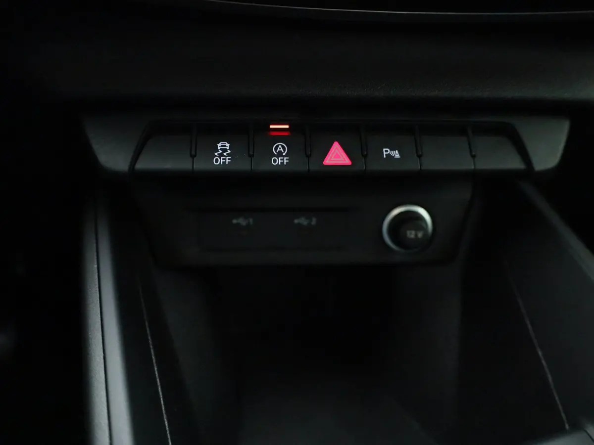 1.0 25 TFSI | APPLE CARPLAY | ANDROID AUTO | PARKEERSENSOREN | CRUISE CONTROL | CLIMATE CONTROL | DAB RADIO | LICHTMETALEN VELGEN | DIGITAL COCKPIT |