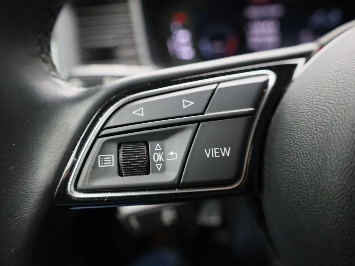 1.0 25 TFSI | APPLE CARPLAY | ANDROID AUTO | PARKEERSENSOREN | CRUISE CONTROL | CLIMATE CONTROL | DAB RADIO | LICHTMETALEN VELGEN | DIGITAL COCKPIT |
