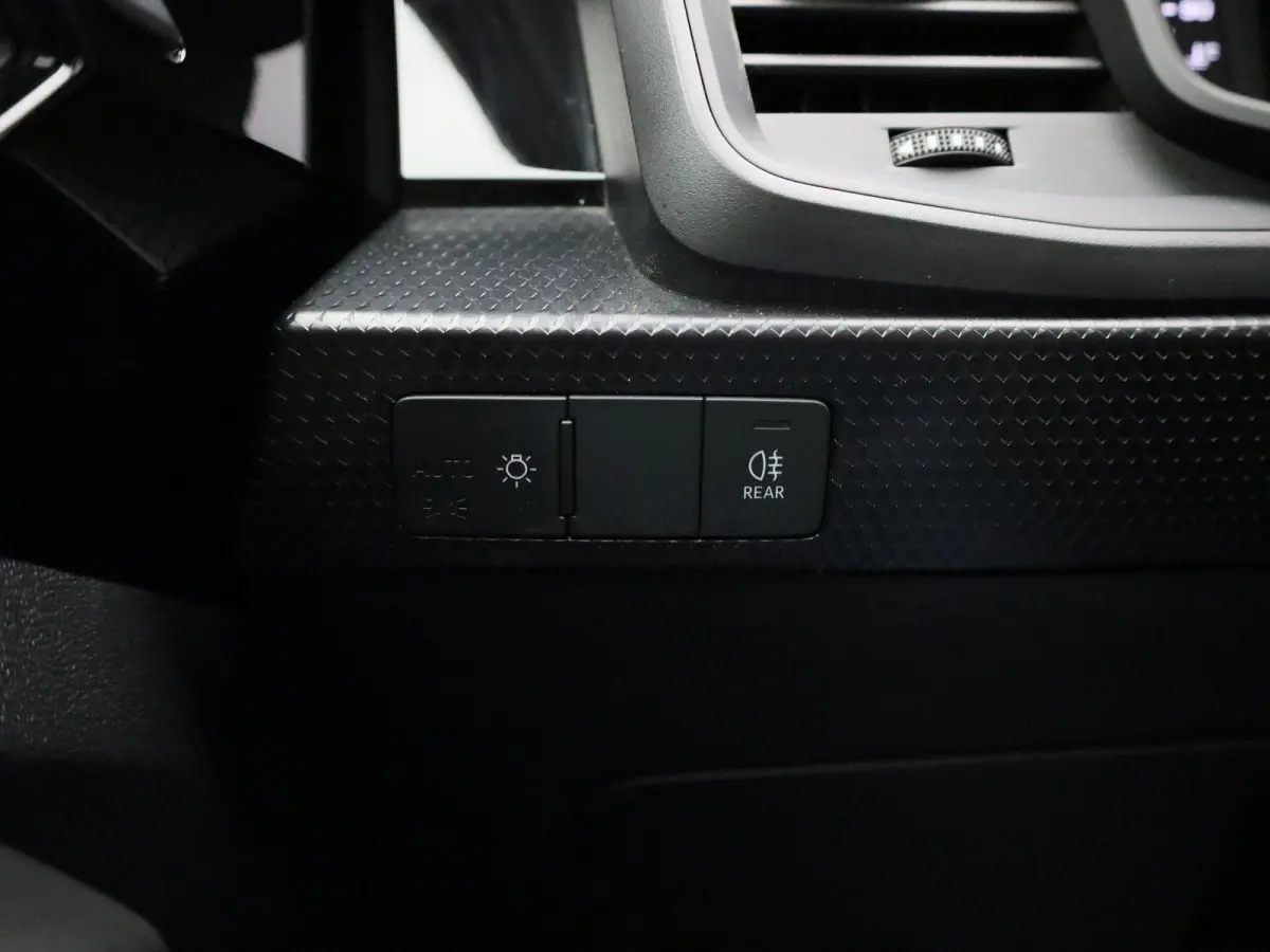 1.0 25 TFSI | APPLE CARPLAY | ANDROID AUTO | PARKEERSENSOREN | CRUISE CONTROL | CLIMATE CONTROL | DAB RADIO | LICHTMETALEN VELGEN | DIGITAL COCKPIT |