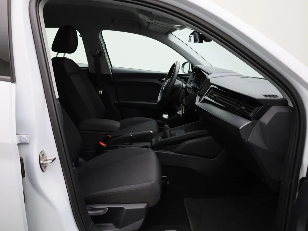 1.0 25 TFSI | APPLE CARPLAY | ANDROID AUTO | PARKEERSENSOREN | CRUISE CONTROL | CLIMATE CONTROL | DAB RADIO | LICHTMETALEN VELGEN | DIGITAL COCKPIT |