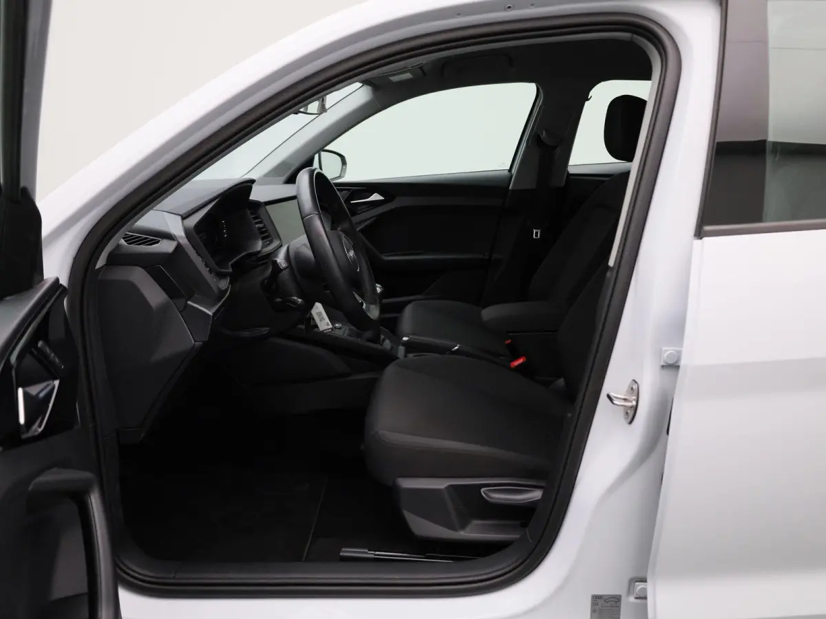 1.0 25 TFSI | APPLE CARPLAY | ANDROID AUTO | PARKEERSENSOREN | CRUISE CONTROL | CLIMATE CONTROL | DAB RADIO | LICHTMETALEN VELGEN | DIGITAL COCKPIT |