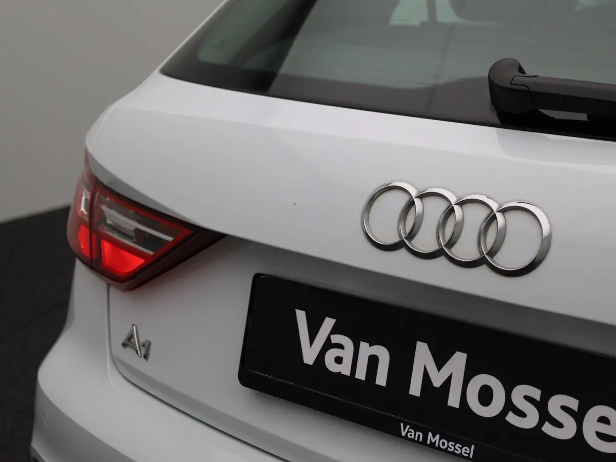 1.0 25 TFSI | APPLE CARPLAY | ANDROID AUTO | PARKEERSENSOREN | CRUISE CONTROL | CLIMATE CONTROL | DAB RADIO | LICHTMETALEN VELGEN | DIGITAL COCKPIT |
