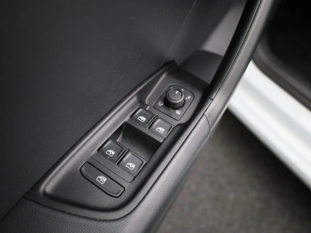 1.0 25 TFSI | APPLE CARPLAY | ANDROID AUTO | PARKEERSENSOREN | CRUISE CONTROL | CLIMATE CONTROL | DAB RADIO | LICHTMETALEN VELGEN | DIGITAL COCKPIT |