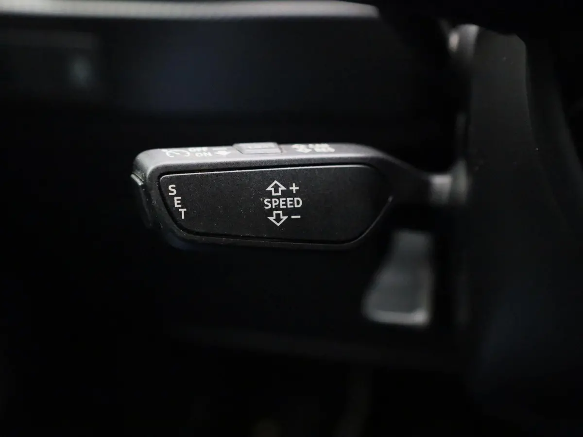 1.0 25 TFSI | APPLE CARPLAY | ANDROID AUTO | PARKEERSENSOREN | CRUISE CONTROL | CLIMATE CONTROL | DAB RADIO | LICHTMETALEN VELGEN | DIGITAL COCKPIT |