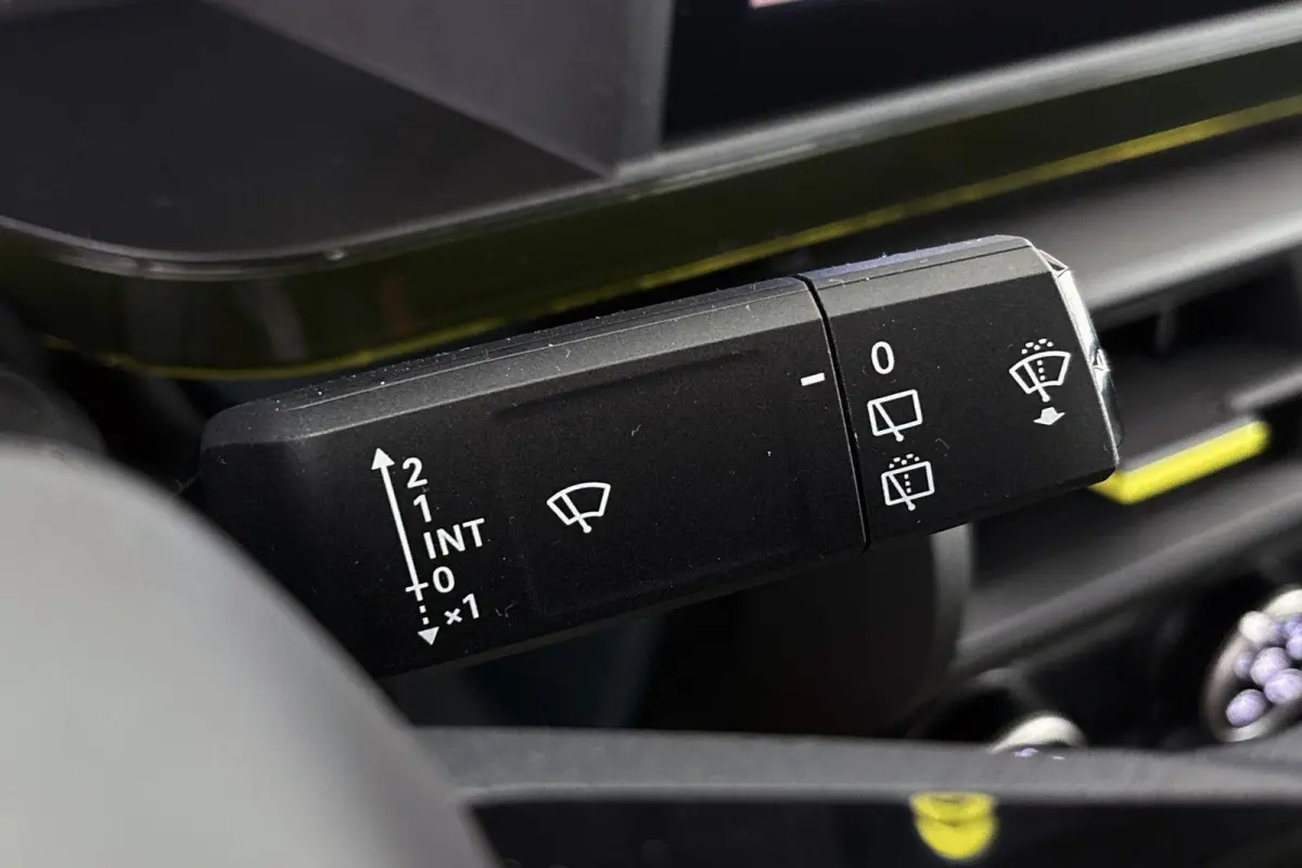 1.2 Hybrid ICON / Carplay / Airco / 2+6 Jaar Garantie