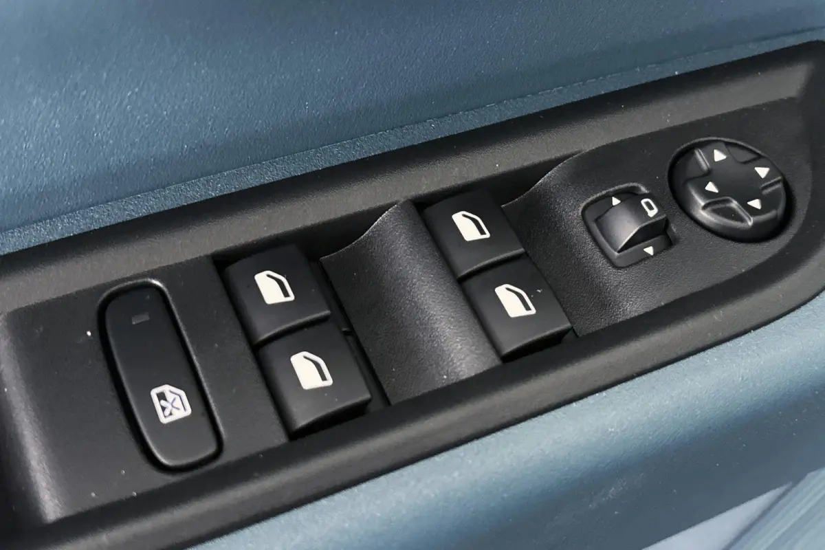 1.2 Hybrid ICON / Carplay / Airco / 2+6 Jaar Garantie