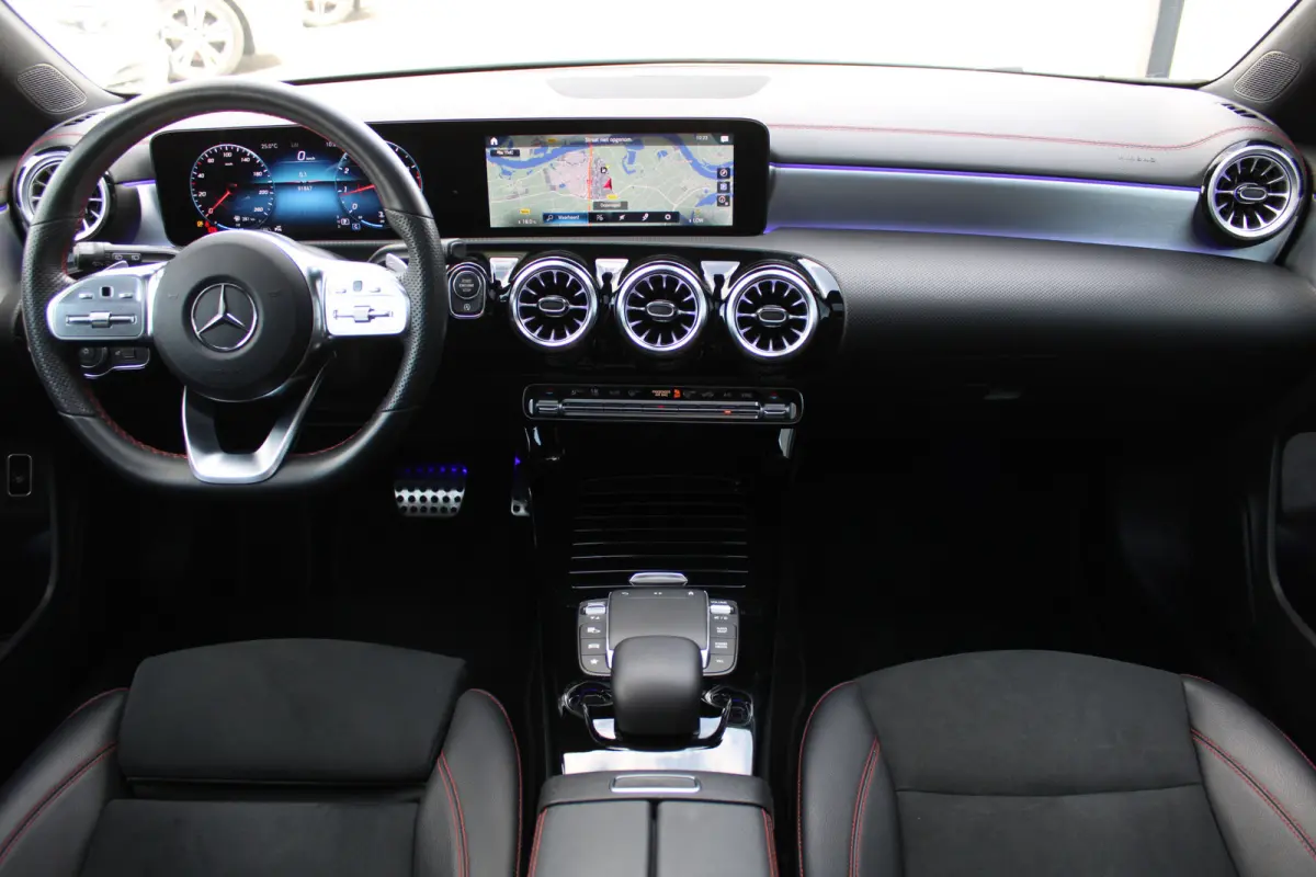 180 AUT7 AMG NIGHT PAKKET PANORAMADAK SFEER CARPLAY TREKAAK MULTIBEAM KEY-LESS GO