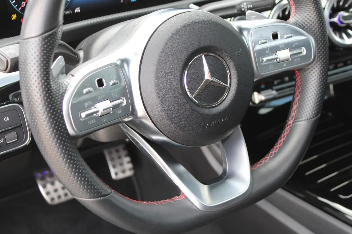 180 AUT7 AMG NIGHT PAKKET PANORAMADAK SFEER CARPLAY TREKAAK MULTIBEAM KEY-LESS GO