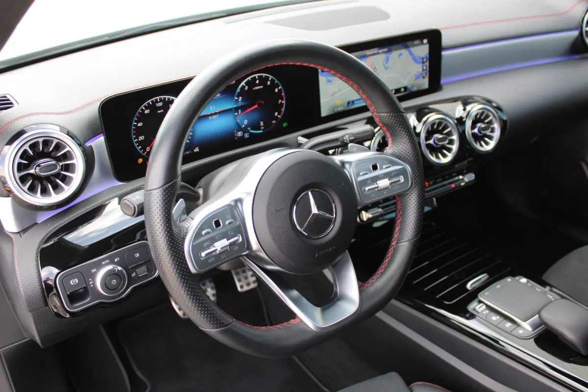 180 AUT7 AMG NIGHT PAKKET PANORAMADAK SFEER CARPLAY TREKAAK MULTIBEAM KEY-LESS GO