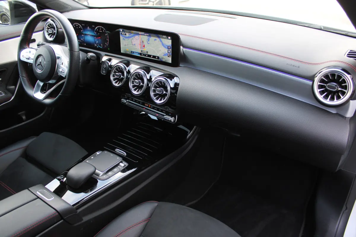 180 AUT7 AMG NIGHT PAKKET PANORAMADAK SFEER CARPLAY TREKAAK MULTIBEAM KEY-LESS GO