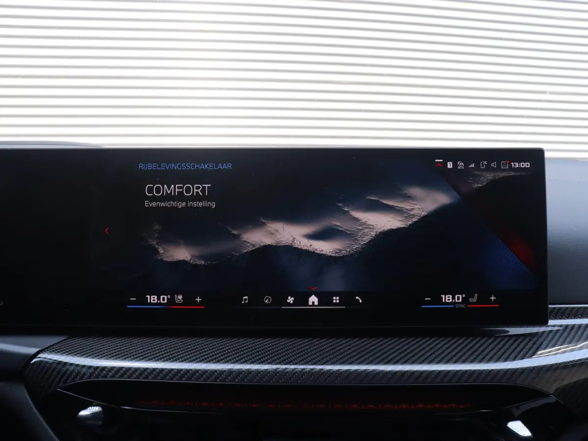 Touring M340i xDrive | M Sportpakket Pro | Panodak | Head-Up | Trekhaak | Driving Assistant Prof. | Adaptief M Onderstel | Harman Kardon | Elektr. Stoelen | 19'' LMV