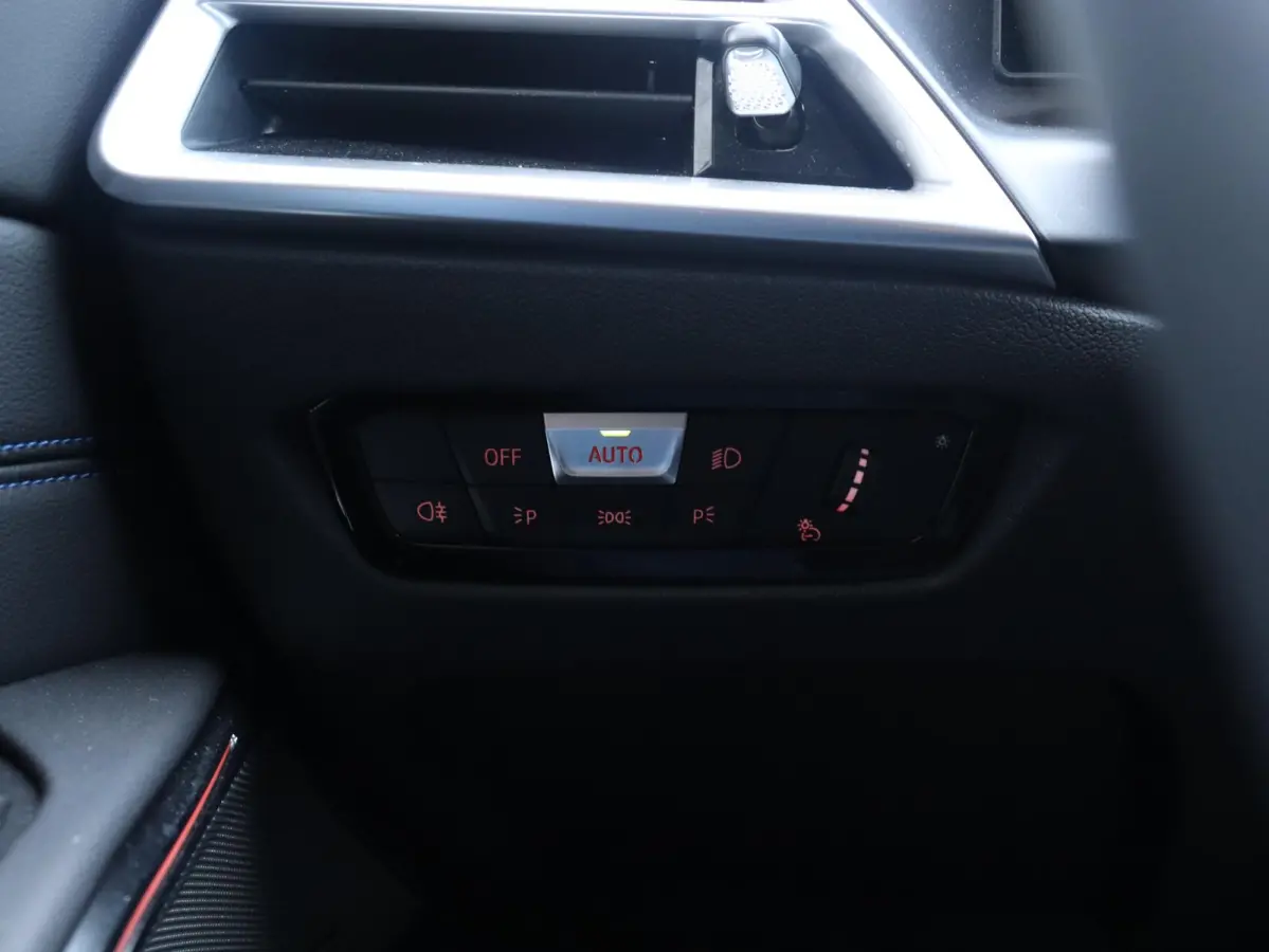 Touring M340i xDrive | M Sportpakket Pro | Panodak | Head-Up | Trekhaak | Driving Assistant Prof. | Adaptief M Onderstel | Harman Kardon | Elektr. Stoelen | 19'' LMV