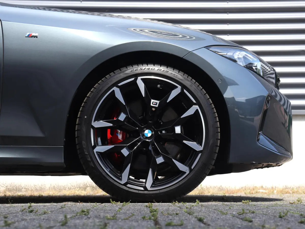 Touring M340i xDrive | M Sportpakket Pro | Panodak | Head-Up | Trekhaak | Driving Assistant Prof. | Adaptief M Onderstel | Harman Kardon | Elektr. Stoelen | 19'' LMV