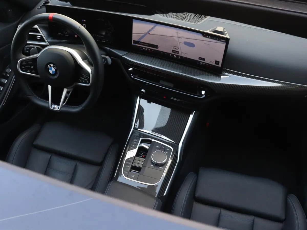 Touring M340i xDrive | M Sportpakket Pro | Panodak | Head-Up | Trekhaak | Driving Assistant Prof. | Adaptief M Onderstel | Harman Kardon | Elektr. Stoelen | 19'' LMV