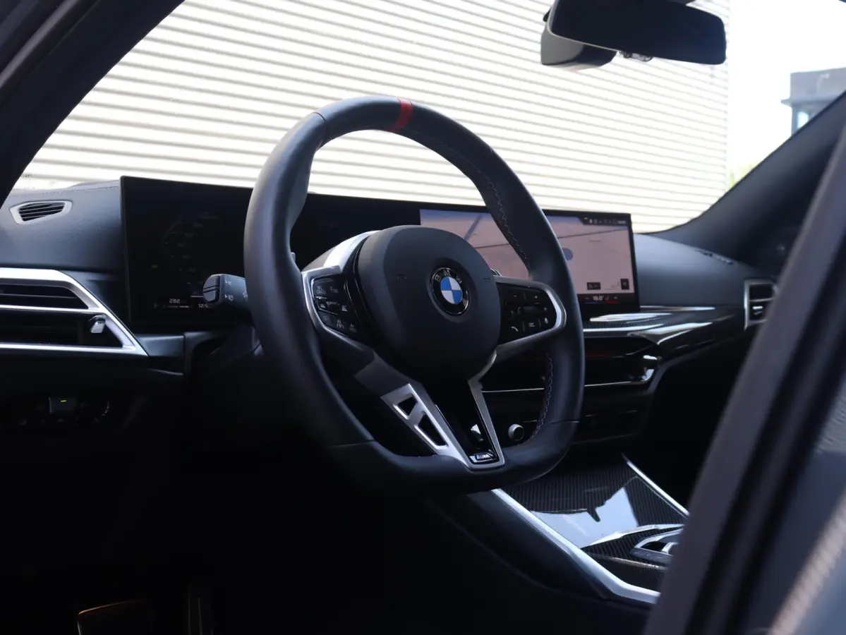 Touring M340i xDrive | M Sportpakket Pro | Panodak | Head-Up | Trekhaak | Driving Assistant Prof. | Adaptief M Onderstel | Harman Kardon | Elektr. Stoelen | 19'' LMV