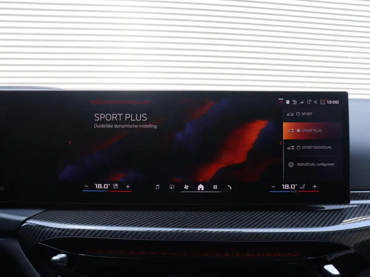 Touring M340i xDrive | M Sportpakket Pro | Panodak | Head-Up | Trekhaak | Driving Assistant Prof. | Adaptief M Onderstel | Harman Kardon | Elektr. Stoelen | 19'' LMV