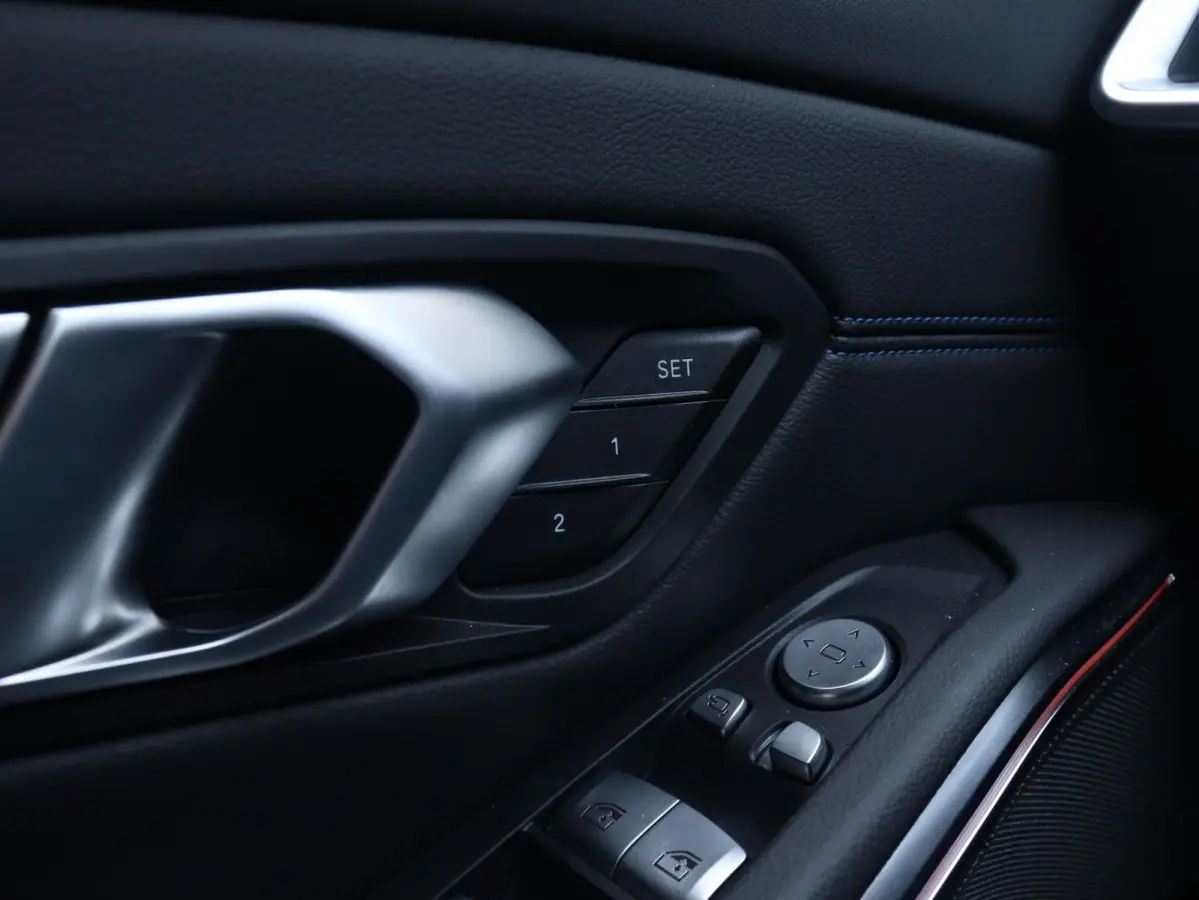Touring M340i xDrive | M Sportpakket Pro | Panodak | Head-Up | Trekhaak | Driving Assistant Prof. | Adaptief M Onderstel | Harman Kardon | Elektr. Stoelen | 19'' LMV