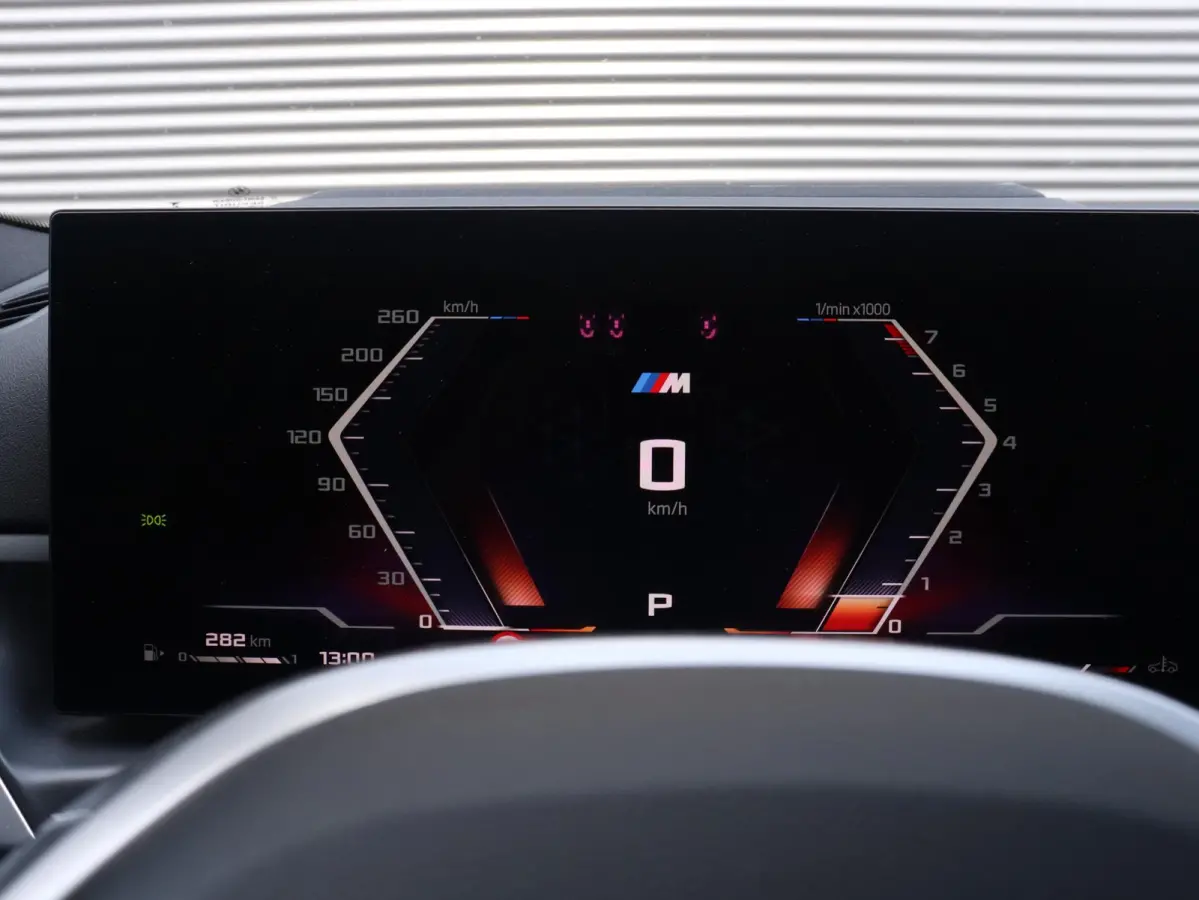 Touring M340i xDrive | M Sportpakket Pro | Panodak | Head-Up | Trekhaak | Driving Assistant Prof. | Adaptief M Onderstel | Harman Kardon | Elektr. Stoelen | 19'' LMV