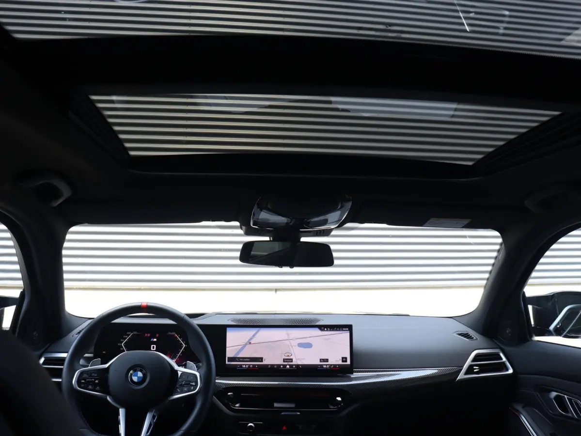 Touring M340i xDrive | M Sportpakket Pro | Panodak | Head-Up | Trekhaak | Driving Assistant Prof. | Adaptief M Onderstel | Harman Kardon | Elektr. Stoelen | 19'' LMV