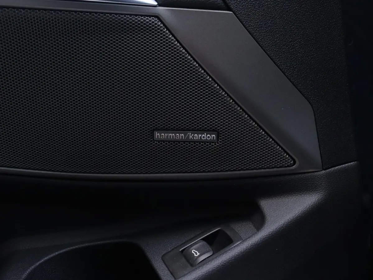 Touring M340i xDrive | M Sportpakket Pro | Panodak | Head-Up | Trekhaak | Driving Assistant Prof. | Adaptief M Onderstel | Harman Kardon | Elektr. Stoelen | 19'' LMV