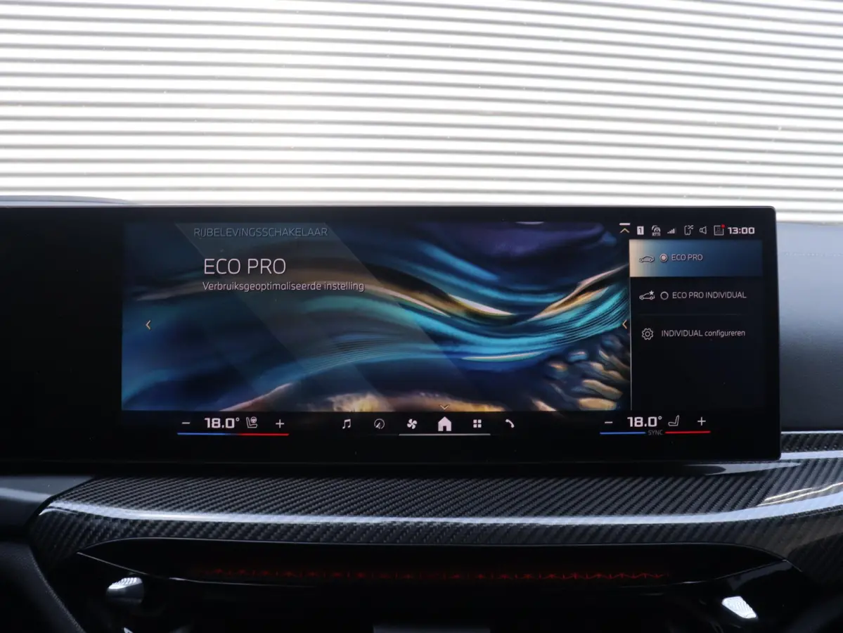 Touring M340i xDrive | M Sportpakket Pro | Panodak | Head-Up | Trekhaak | Driving Assistant Prof. | Adaptief M Onderstel | Harman Kardon | Elektr. Stoelen | 19'' LMV