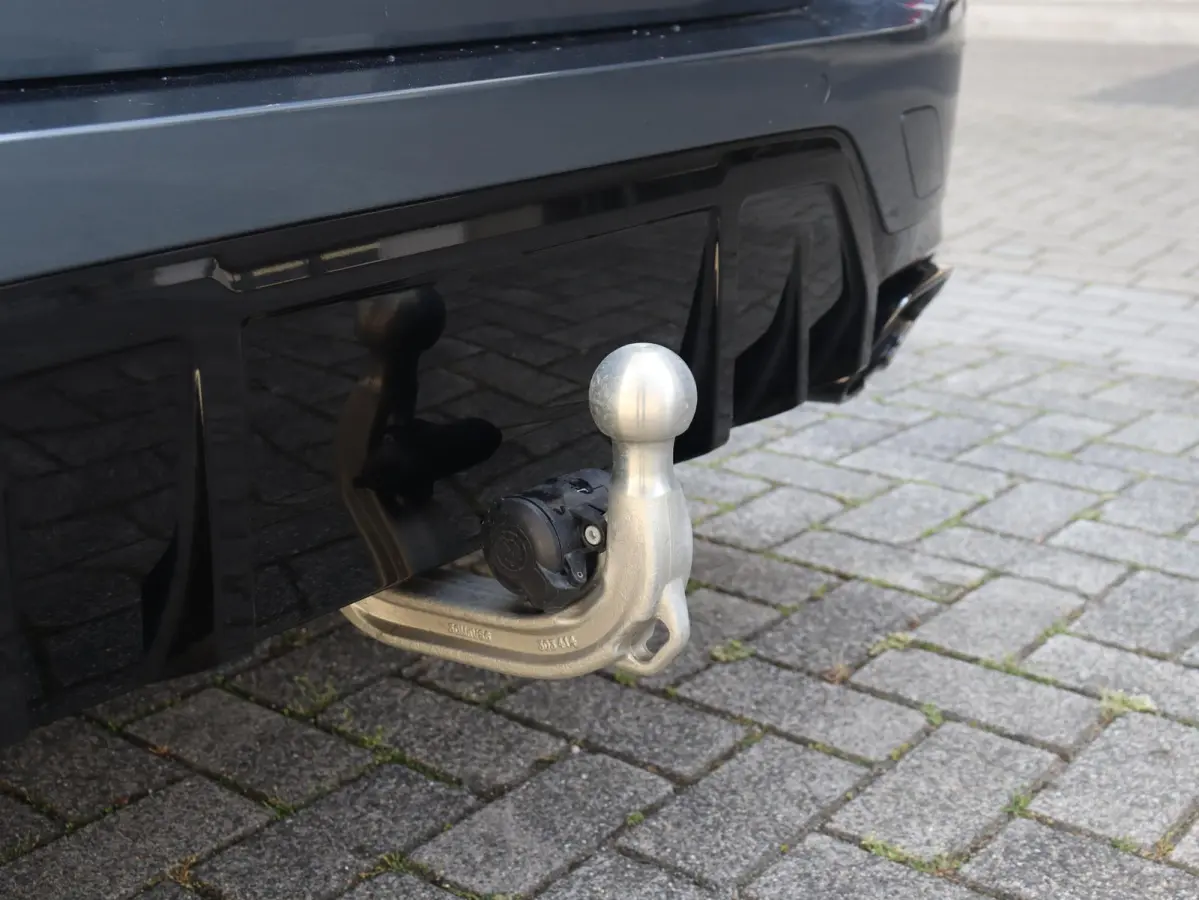 Touring M340i xDrive | M Sportpakket Pro | Panodak | Head-Up | Trekhaak | Driving Assistant Prof. | Adaptief M Onderstel | Harman Kardon | Elektr. Stoelen | 19'' LMV