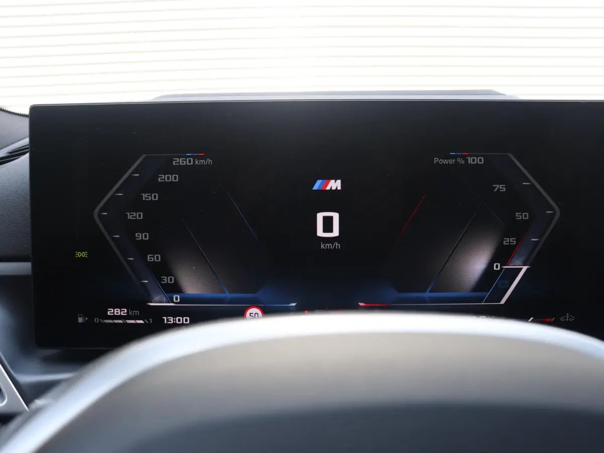 Touring M340i xDrive | M Sportpakket Pro | Panodak | Head-Up | Trekhaak | Driving Assistant Prof. | Adaptief M Onderstel | Harman Kardon | Elektr. Stoelen | 19'' LMV