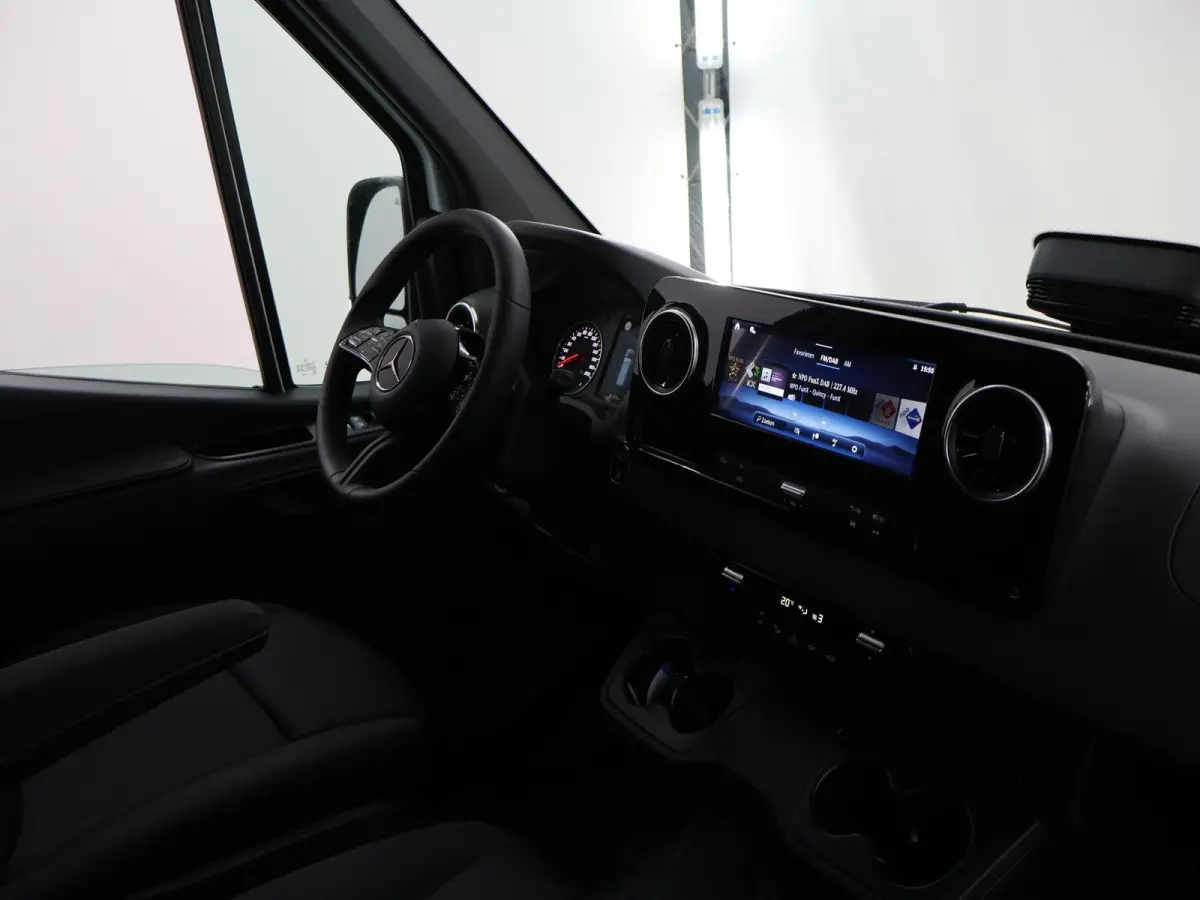 317 L2H2 RWD PRO | 3500kg TREKKEN | FACELIFT | 3-ZITS | CAMERA | AUTOMAAT